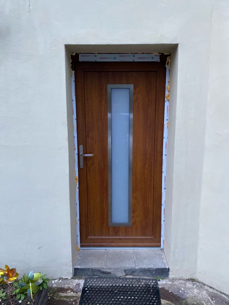 Entfernen von Montageschaum, -streifen oder -mörtel aus