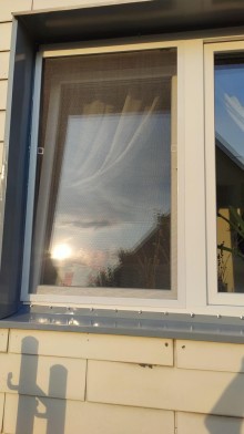   Weißes Fenster mit Dreifach-Isolierglas