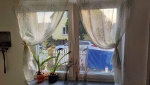   Weißes Fenster mit Dreifach-Isolierglas
