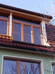 Dreiflügelige Fenster mit Oberlicht