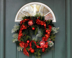 Inspiration für die Weihnachtsdekoration von Fenstern und Türen